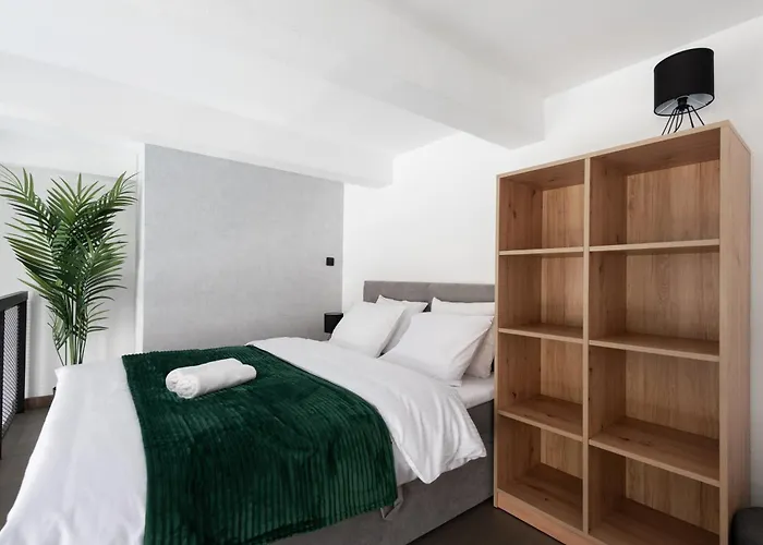Spacious Loft-aparts On Karlin Lägenhet *