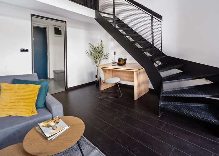 Lägenhet Spacious Loft-aparts On Karlin