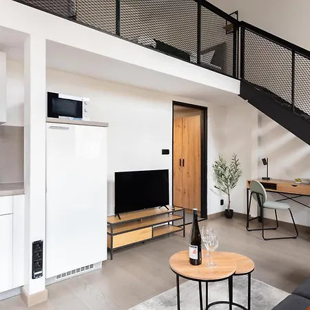 Apartamento Spacious Loft-aparts On Karlin